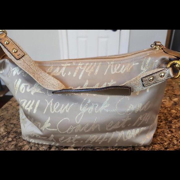 Coach Lurex New York Script Holiday Limited Edition Hobo F17472 - Picture 2 of 14